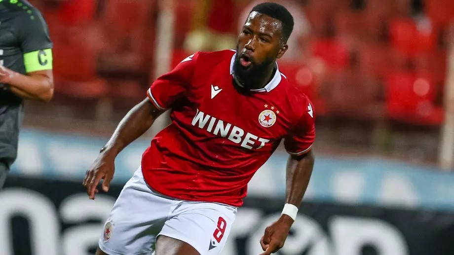 Duckens Nazon sur le tarmac de Téhéran pendant les bombardements